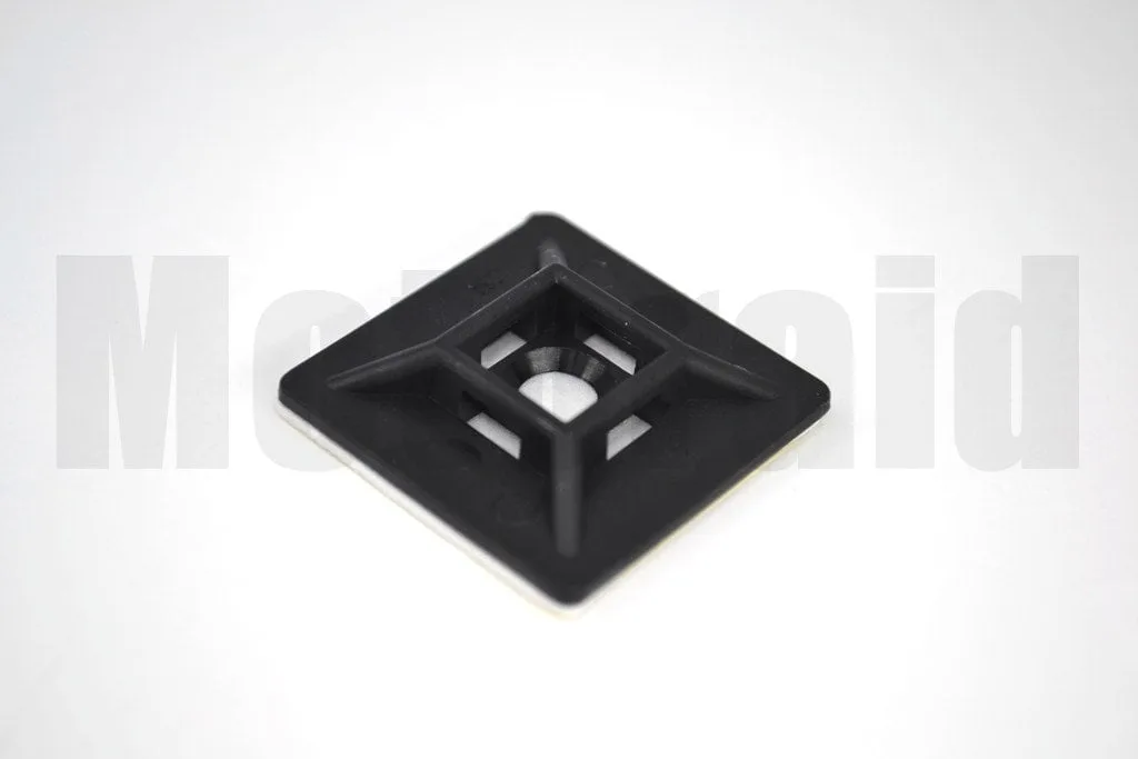 100 Adet Beyaz 28x28 Yapışkanlı Kroşe Ortadan Delikli (Kablo Bağı Genişliği 4,8mm'e Kadar)