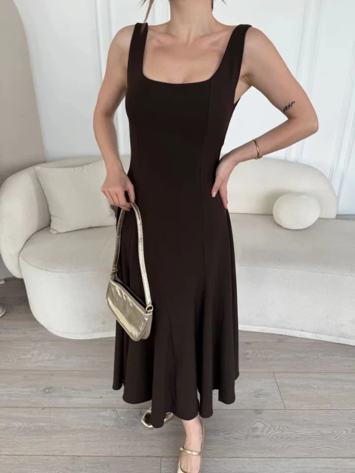 Sırt Dekolteli Kolsuz Uzun Elbise