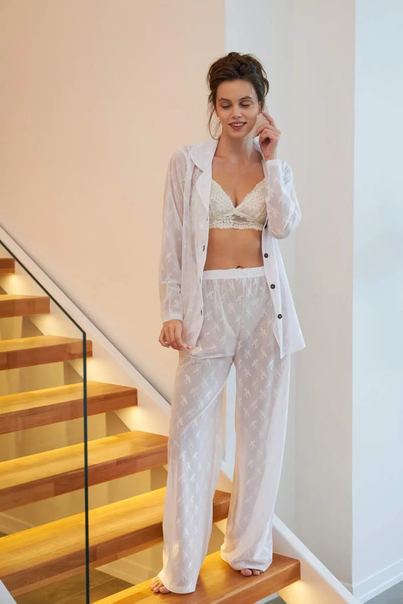 Kadın Beyaz Şeffaf Jakar Düğmeli Pijama Takımı
