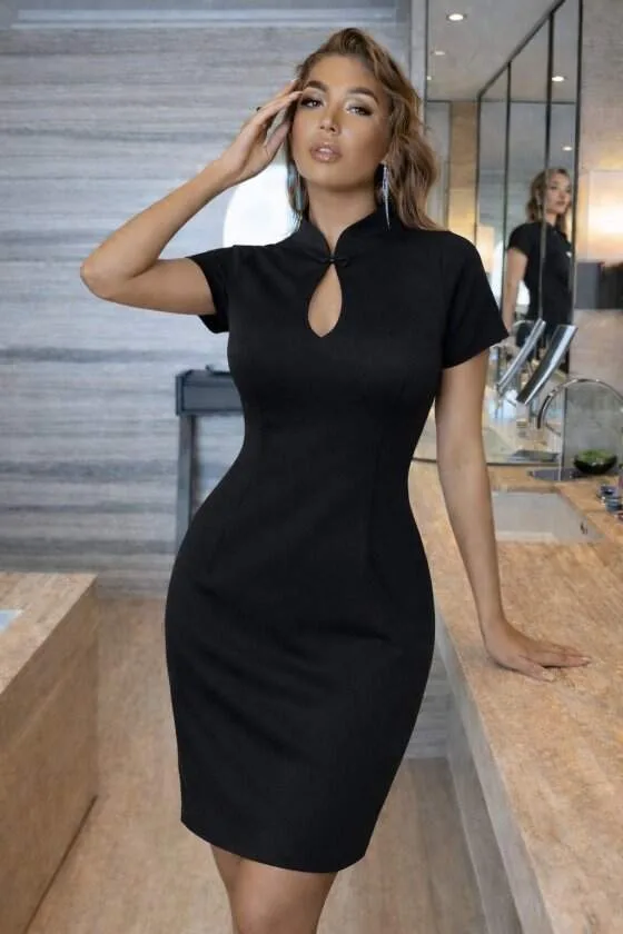 Kadın Kısa Kollu Damla Yaka Detaylı Yakası Bağcık Detaylı Kısa Ithal Krep Elbise