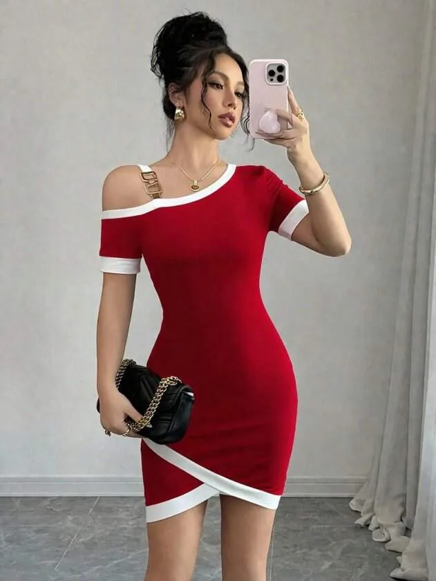 Kadın Kısa Kollu Asimetrik Kesim Yaka Şerit ve Aksesuar Detaylı Modal Elbise