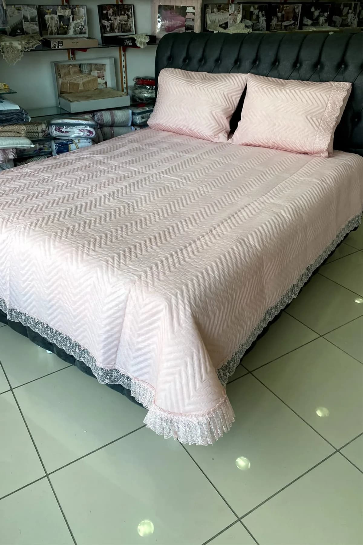 Carilla Kapitoneli Fransız Güpürlü Yatak Örtüsü Pudra