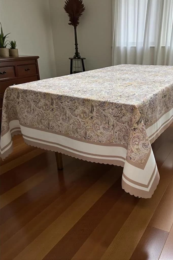 Nevra Dertsiz Masa Örtüsü 120x150 cm Kahve
