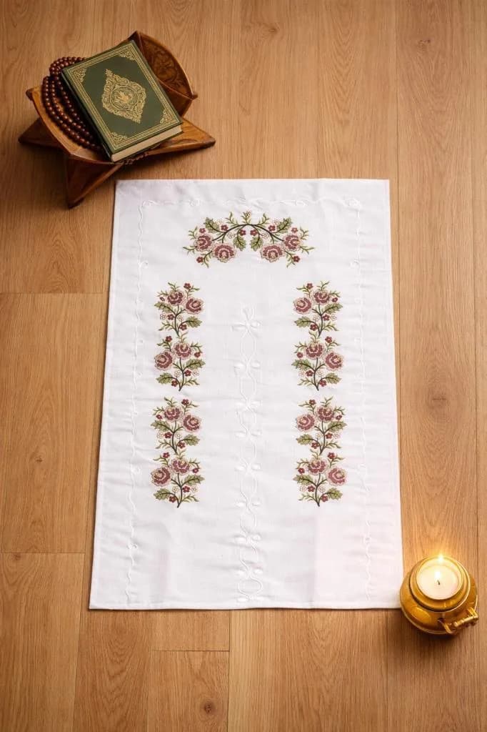 Kanaviçe İşlemeli Gardenya 70x135 cm Seccade