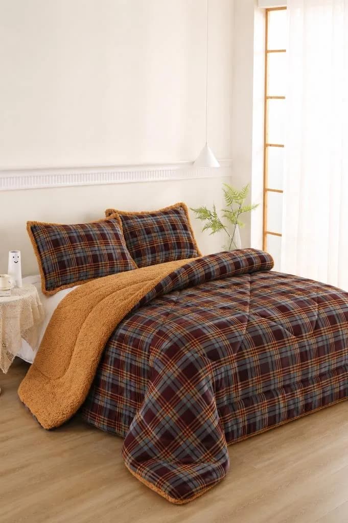 Karanfil Desenli Peluş Comforter Set