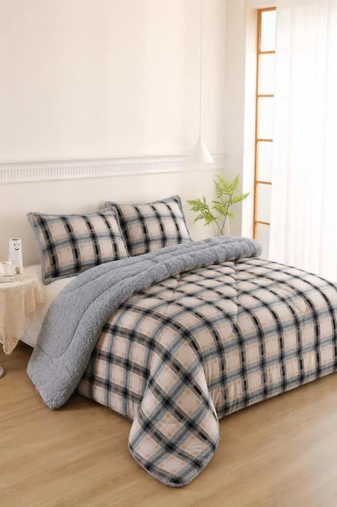 Karmen Desenli Peluş Comforter Set