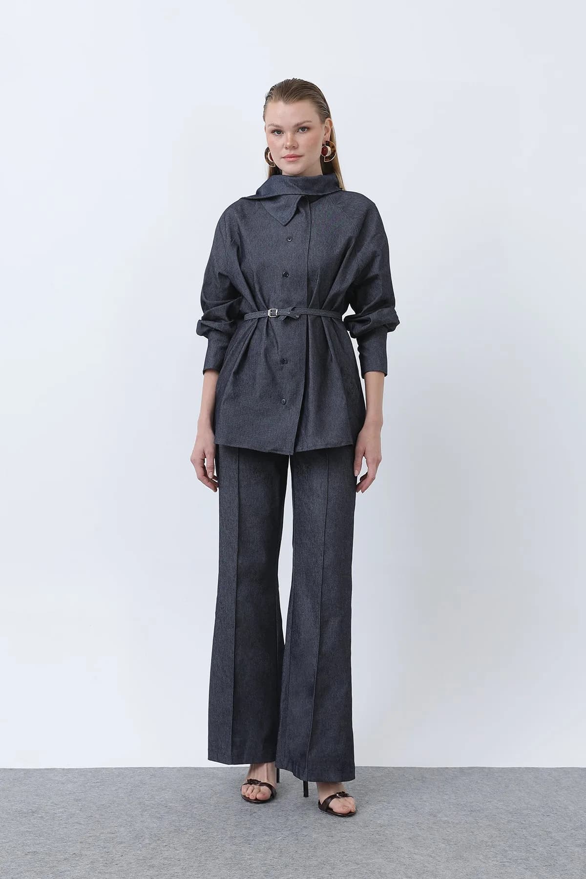 Kadın Kruvaze Yaka Kemer Detaylı Pantolonlu Denim Takım - 20652TKS - BURGUNDY
