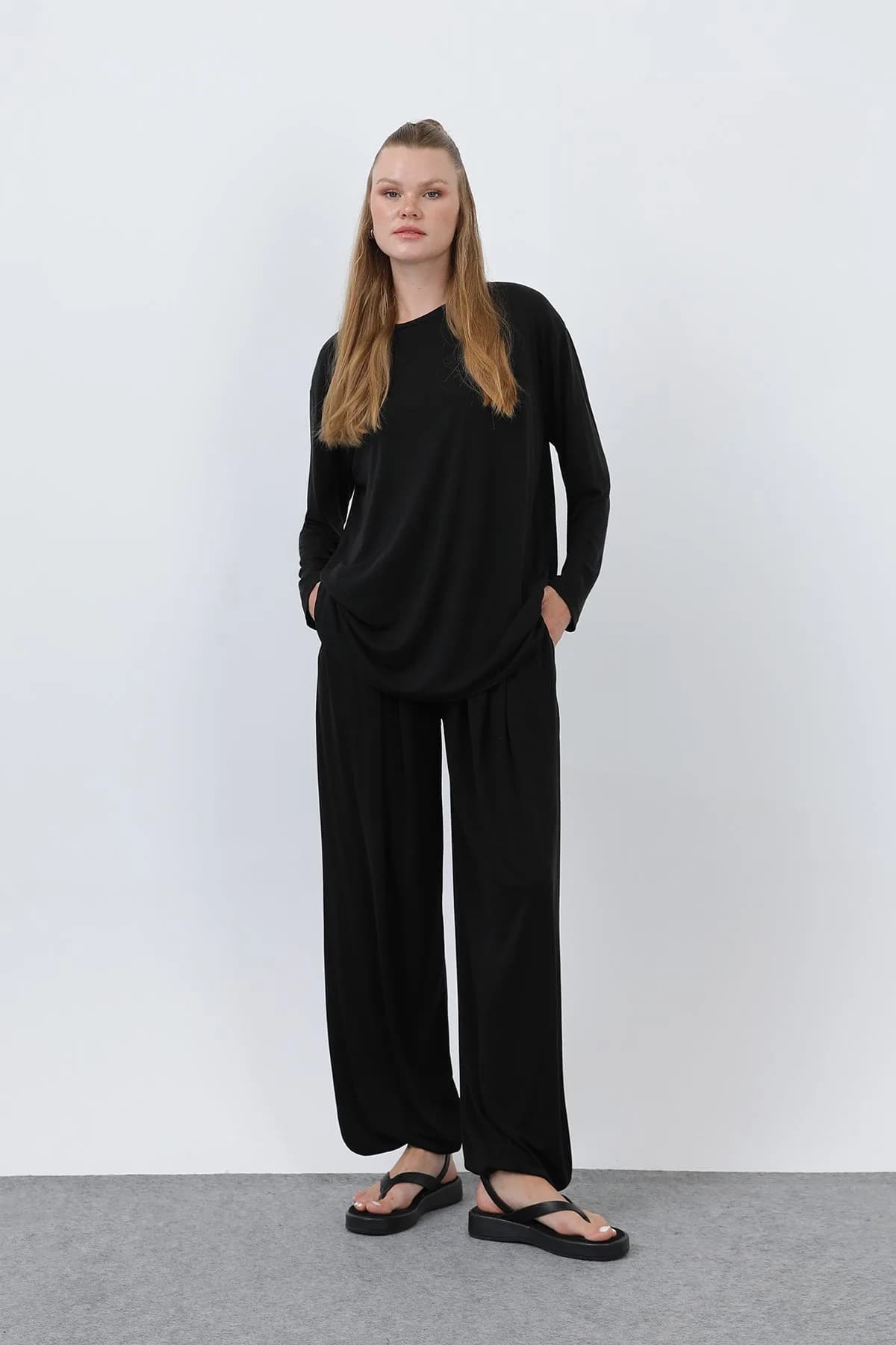Kadın Oversize Viskon Relax Takım
-20663TKS - BLACK