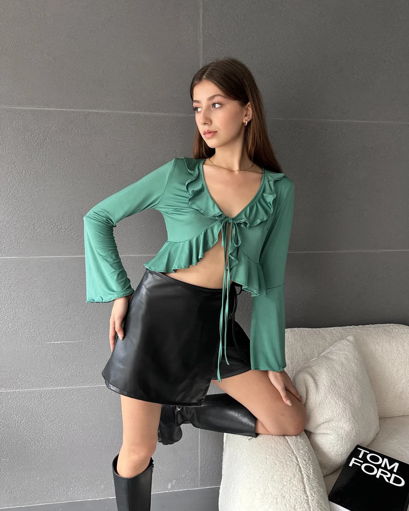 Fırfır Detaylı Önü Bağlamalı Crop Bluz - YEŞİL