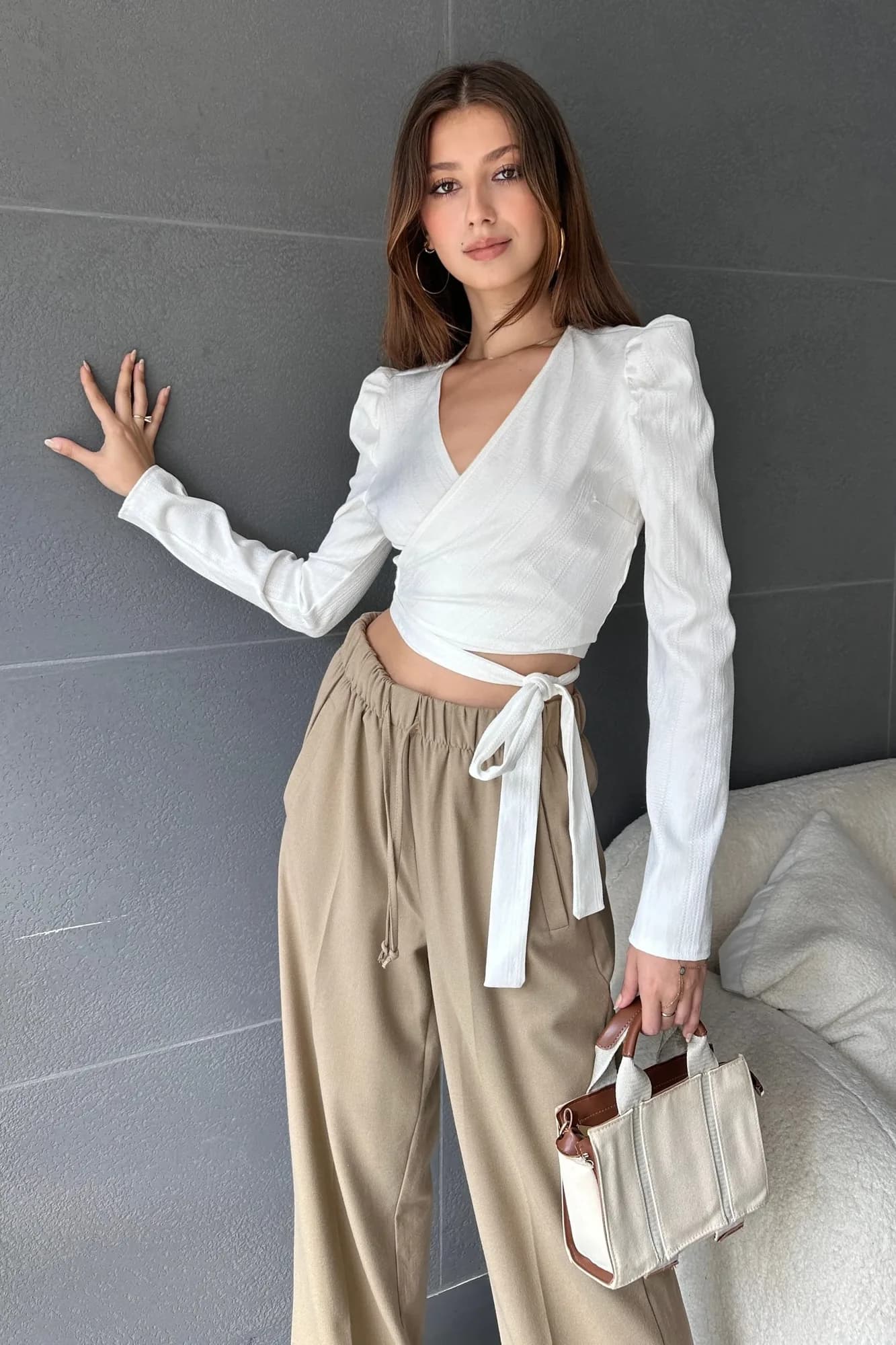 Kruvaze Yaka Beli Kuşaklı Crop Bluz - BEYAZ