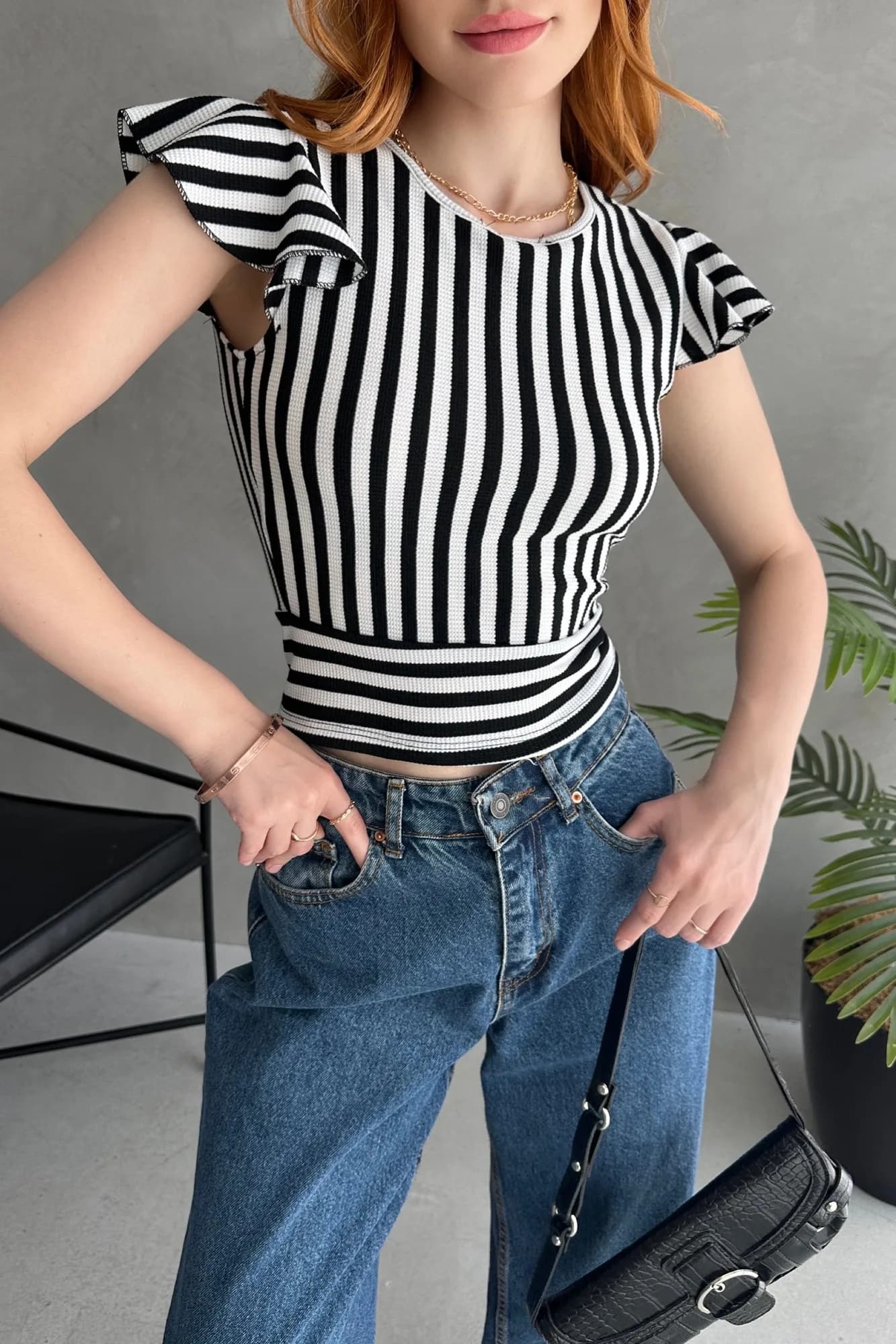 Sırtı Fiyonk Bağlamalı Çizgi Detaylı Crop Bluz - SİYAH BEYAZ
