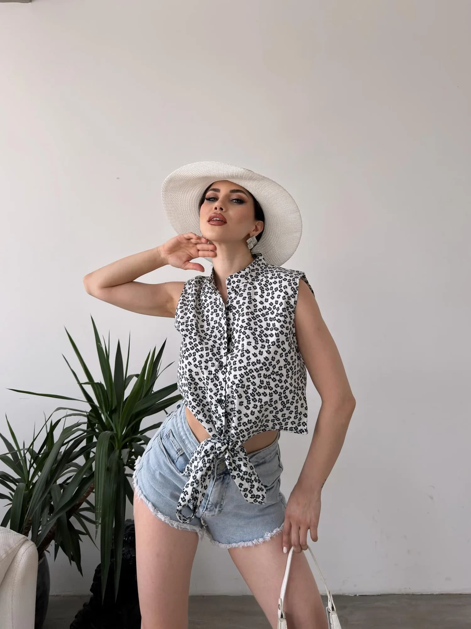 Çiçek Desenli Bağlama Detaylı Crop Gömlek Bluz - BEYAZ