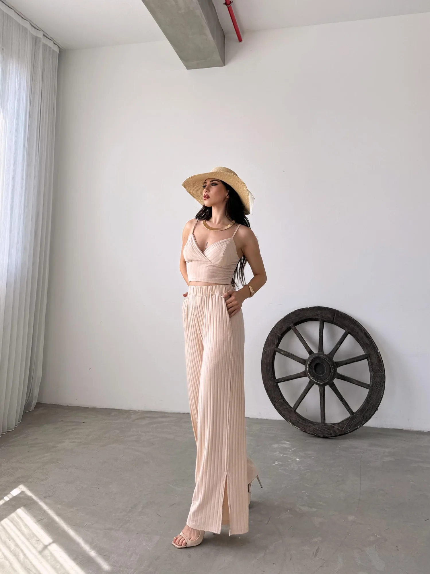 İp Askılı Crop Bluz Ve YIrtmaç Detaylı Pantolon İkili Takım - KREM