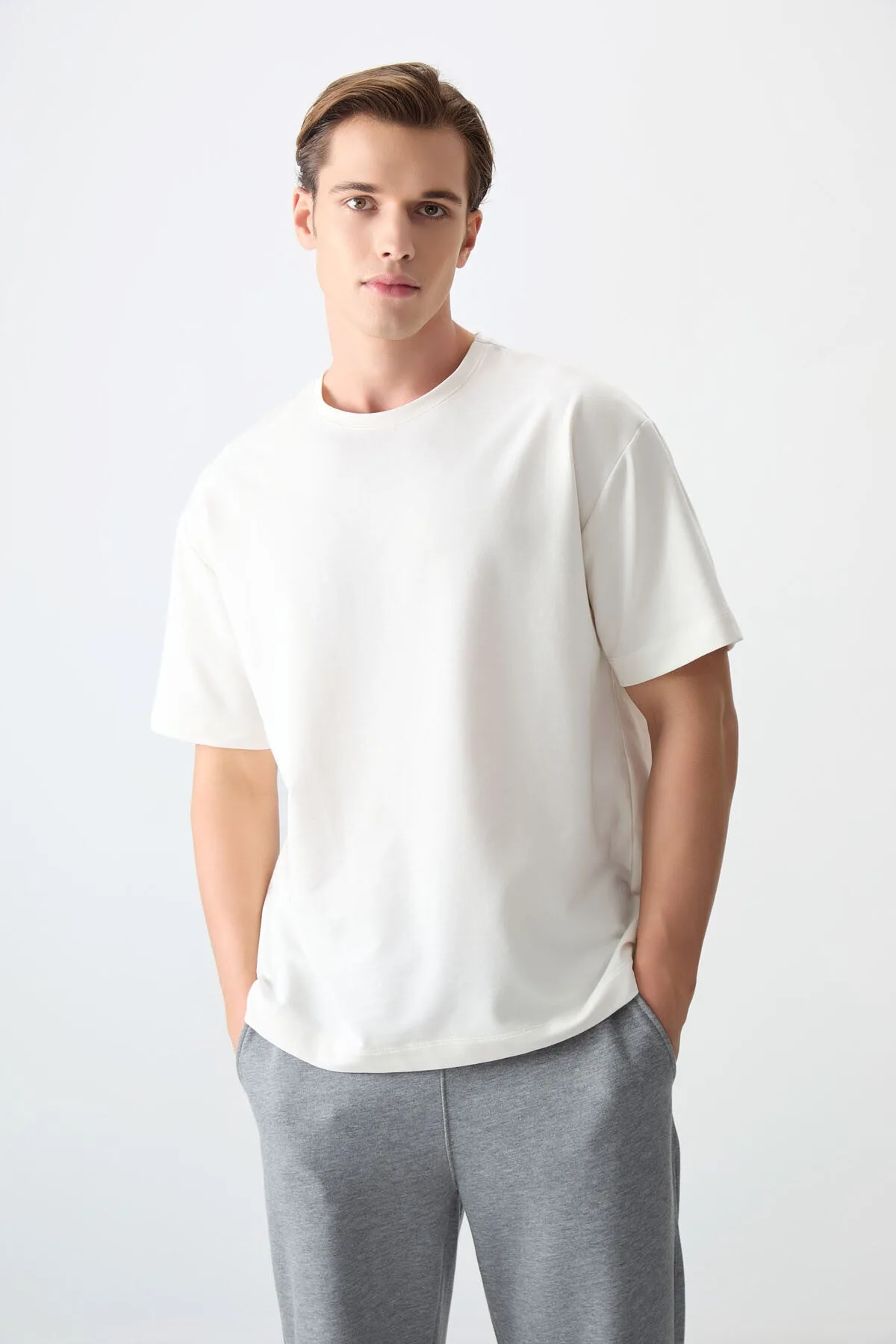 Ekru Pamuklu Kalın Yumuşak Dokulu Oversize Fit Basic Erkek T-Shirt - 88377 - Ekru