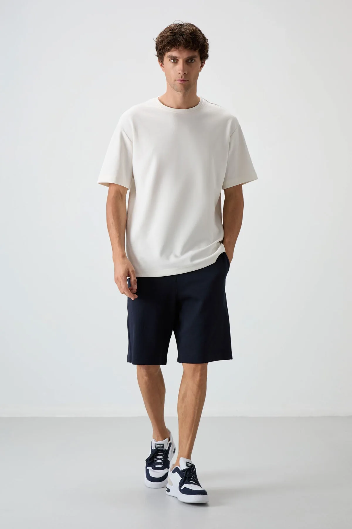 Ekru - Lacivert Pamuklu Kalın Yumuşak Dokulu Oversize Fit Basic Erkek Şort Takım - 85249 - Ekru/lacivert