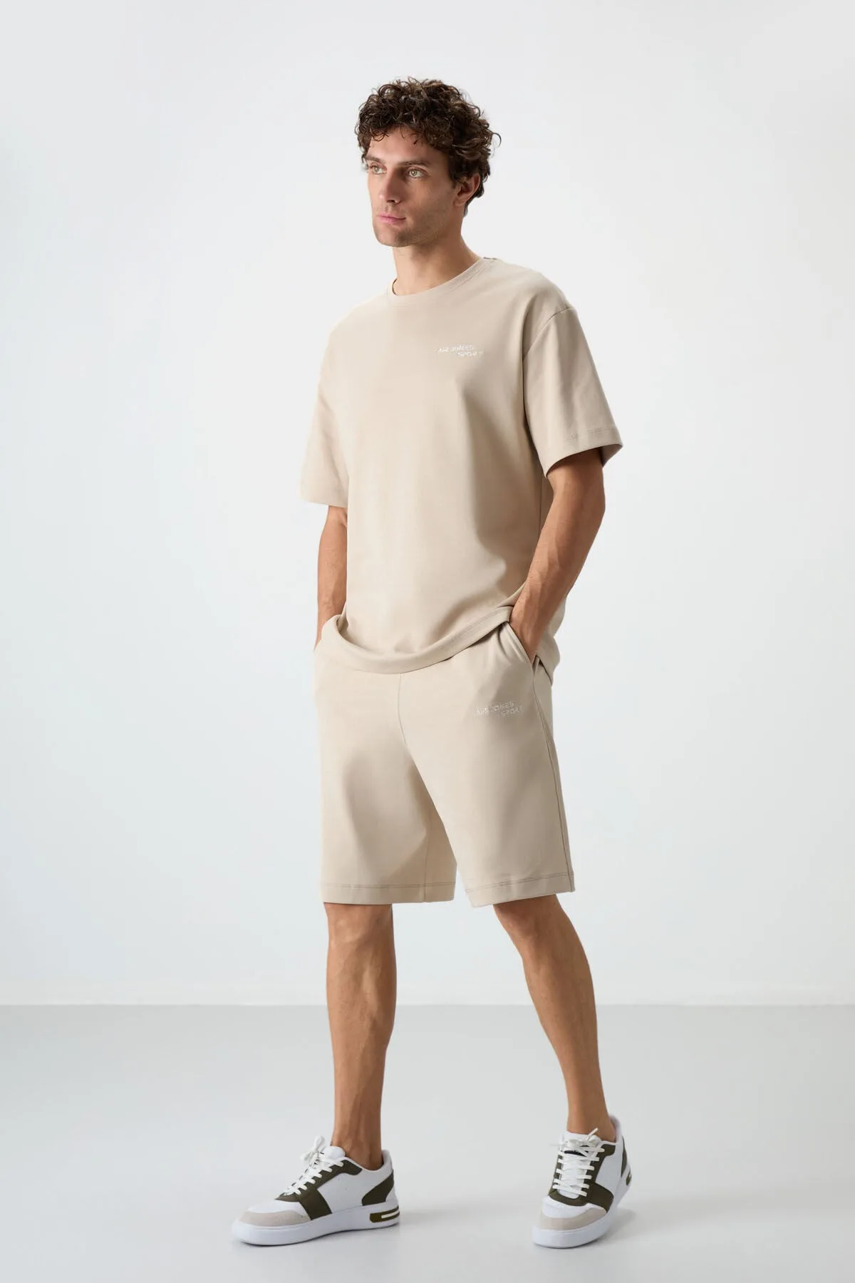 Bej Pamuklu Kalın Yumuşak Dokulu Oversize Fit Nakışlı Erkek Şort Takım - 85250 - Bej/bej