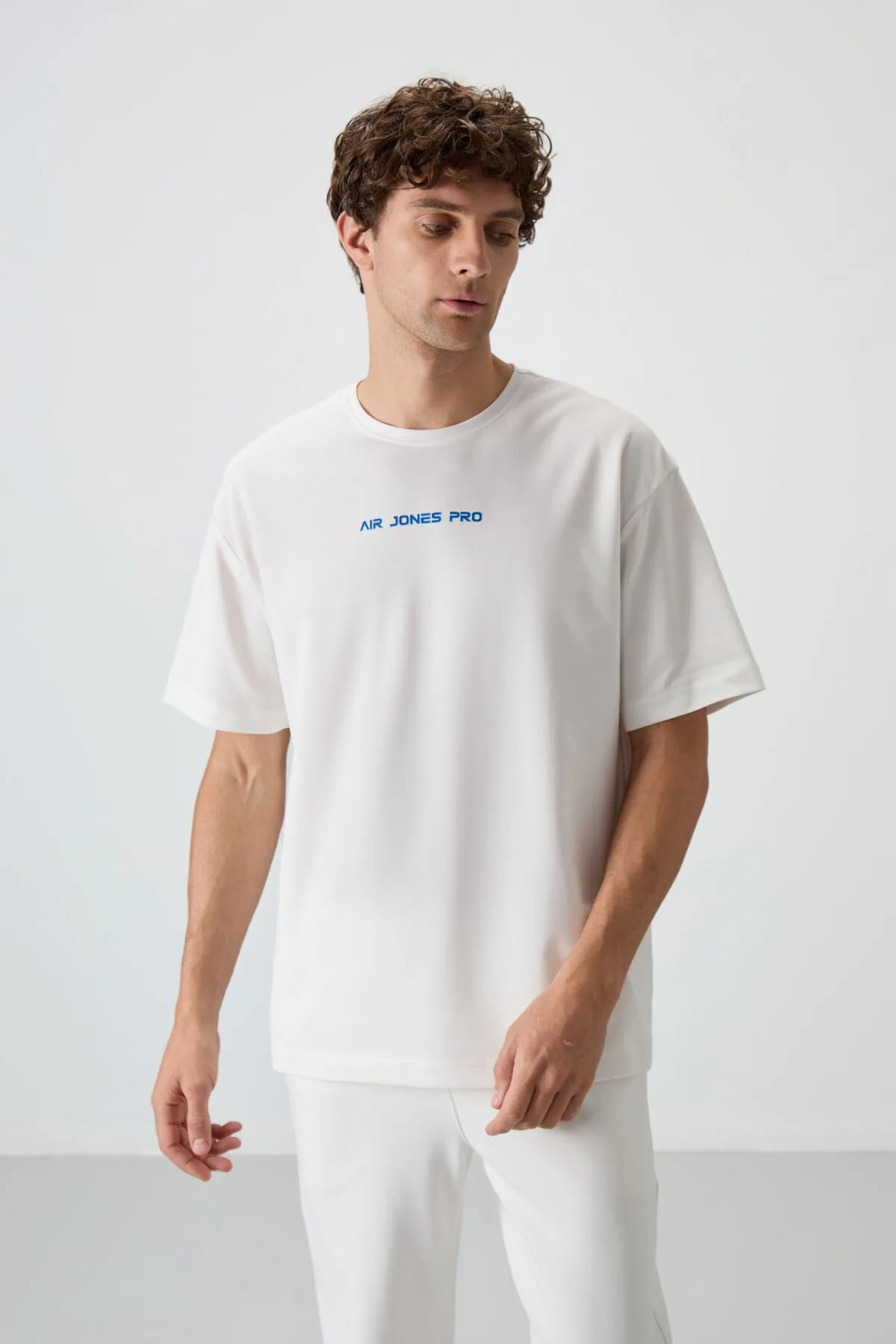 Ekru Pamuklu Kalın Yüzeyi Dokulu Oversize Fit Baskılı Erkek T-Shirt - 88364 - Ekru