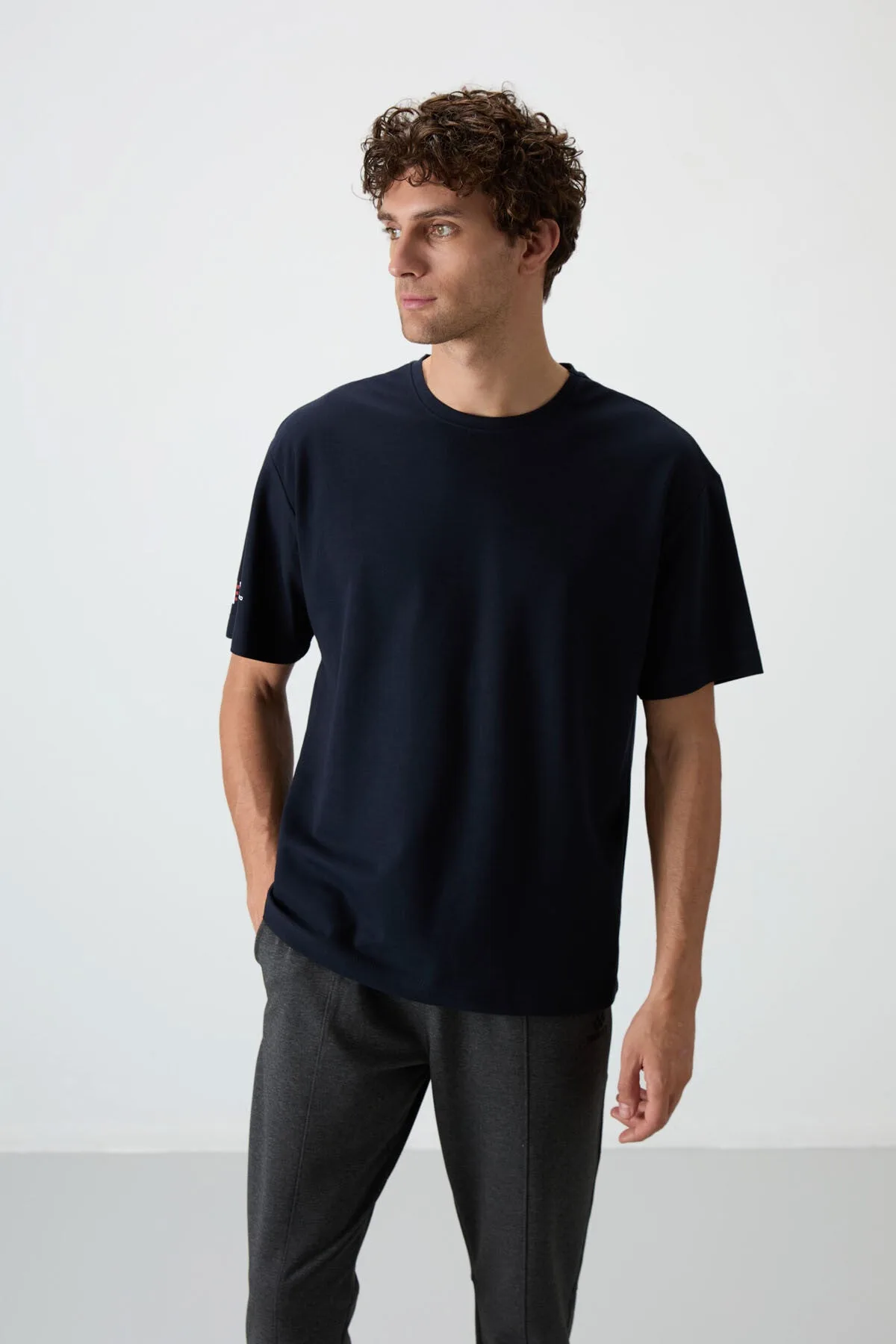 Lacivert Pamuklu Kalın Yüzeyi Dokulu Oversize Fit Baskılı Erkek T-Shirt - 88369 - Lacivert