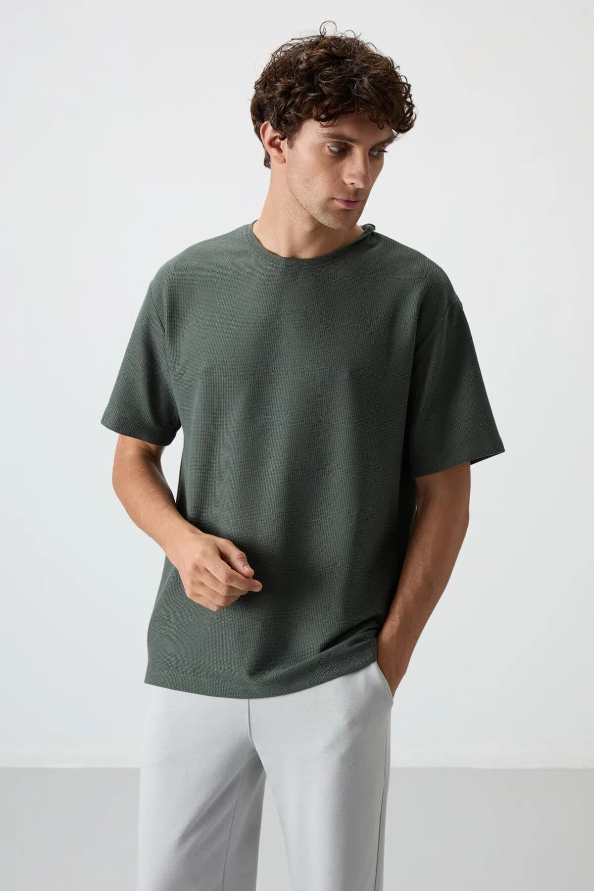 Haki Waffle İnterlok Yüzeyi Dokulu Oversize Fit Basic Erkek T-Shirt - 88379 - Haki