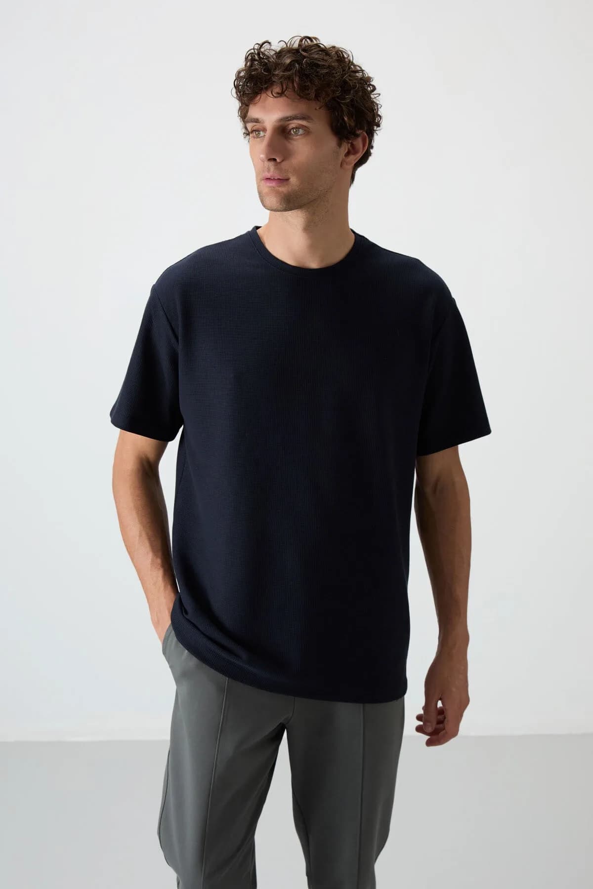 Lacivert Waffle İnterlok Yüzeyi Dokulu Oversize Fit Basic Erkek T-Shirt - 88379 - Lacivert
