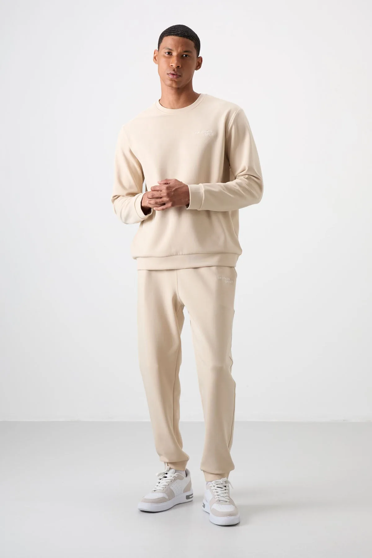 Bej Pamuklu Kalın Yumuşak Dokulu Comfort Fit Nakışlı Erkek Eşofman Takım - 85254 - Bej/bej