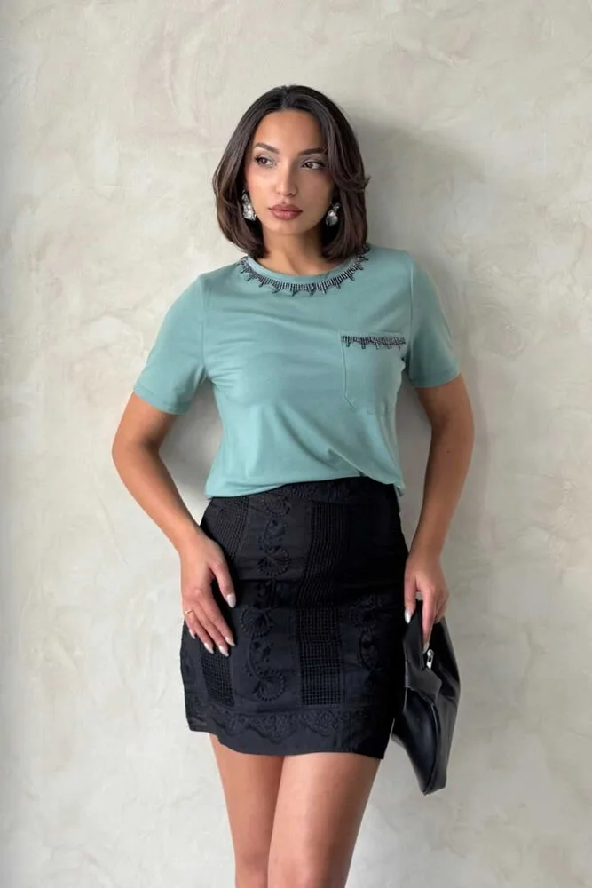 Topshow Çağla Taşlı Zincir Detaylı Toptan Tişört - ÇAĞLA