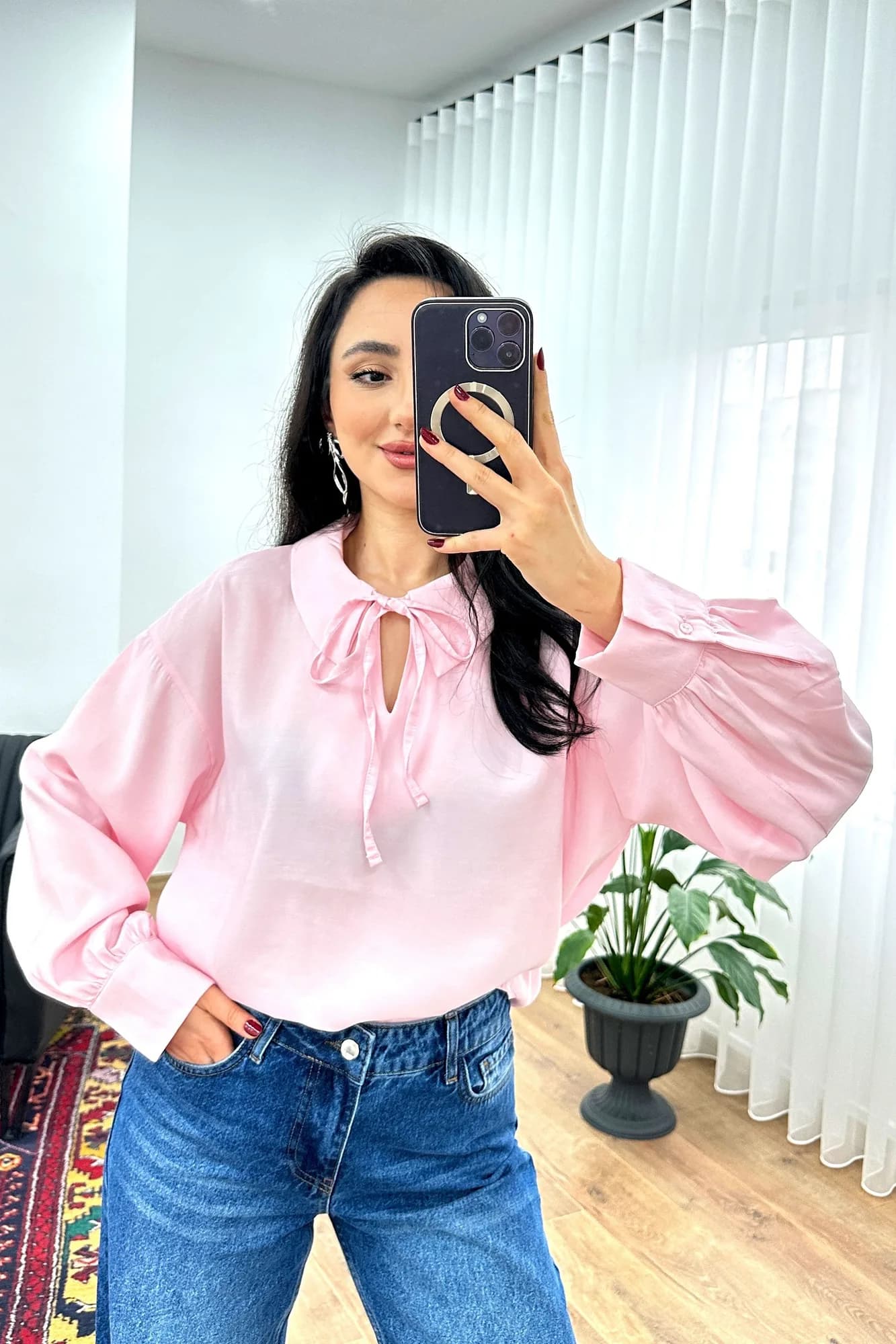 Yaka Bağlamalı Dökümlü Pembe Toptan Bluz - Pembe