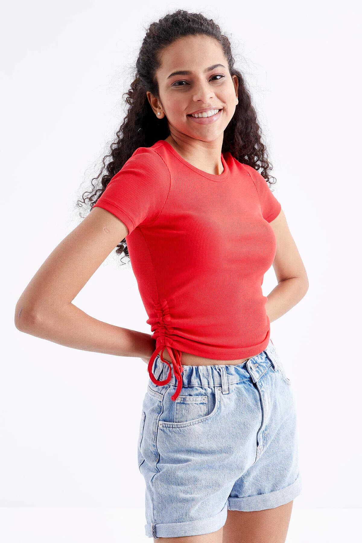 Tommylife Toptan Kavuniçi Basic Yanı Büzgülü O Yaka Kadın Crop Top T-Shirt - 97203 - KAVUNİÇİ