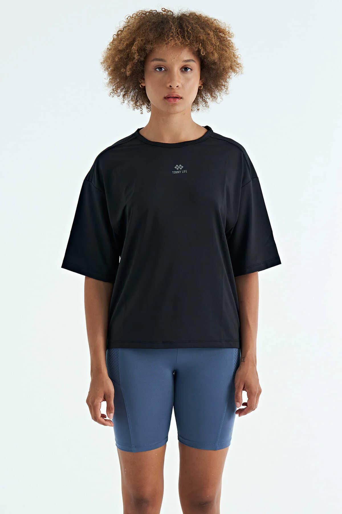 Tommylife Toptan Siyah O Yaka Baskı Detaylı Oversize Kısa Kol Kadın T-Shirt - 97263 - SİYAH