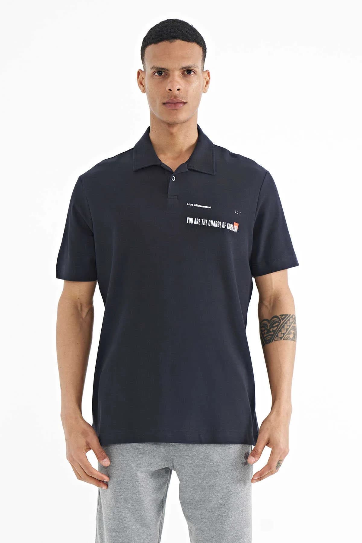 Tommylife Toptan Lacivert Yazı Baskılı Standart Form Polo Yaka Erkek T-Shirt - 88236 - LACİVERT