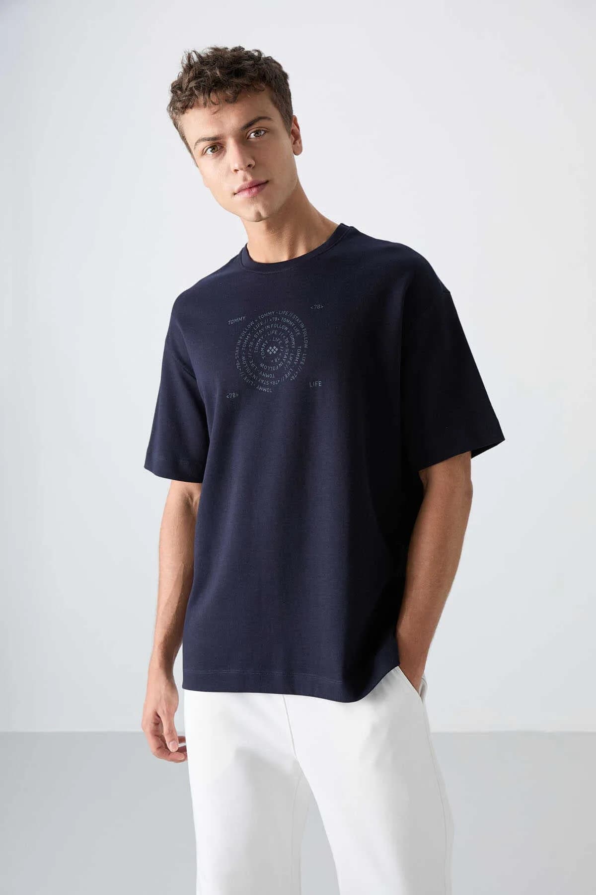 Tommylife Toptan O Yaka Oversize Baskılı Erkek T-Shirt 88324 Lacivert - LACİVERT
