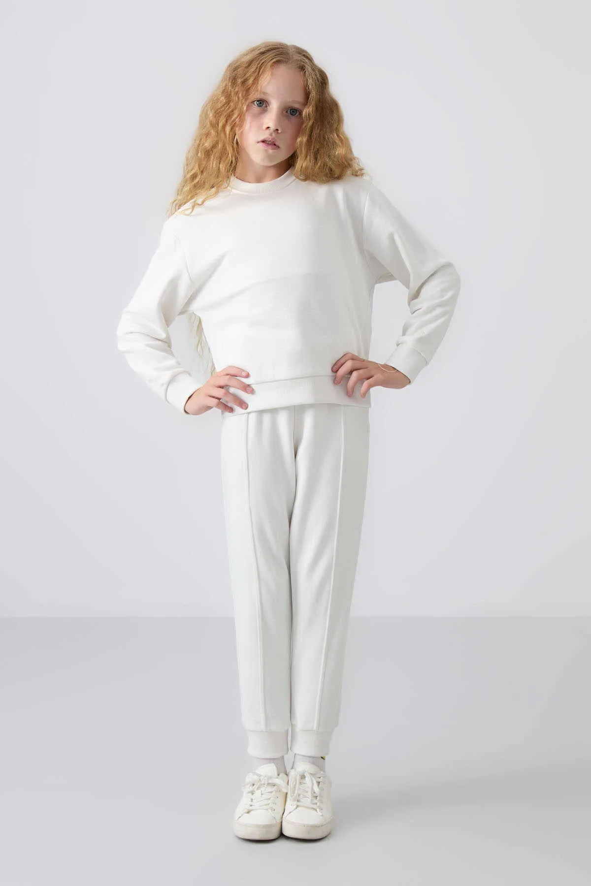 Tommylife Toptan 3-9 Yaş O Yaka Oversize Kız Çocuk Eşofman Takımı 75145 Ekru - EKRU