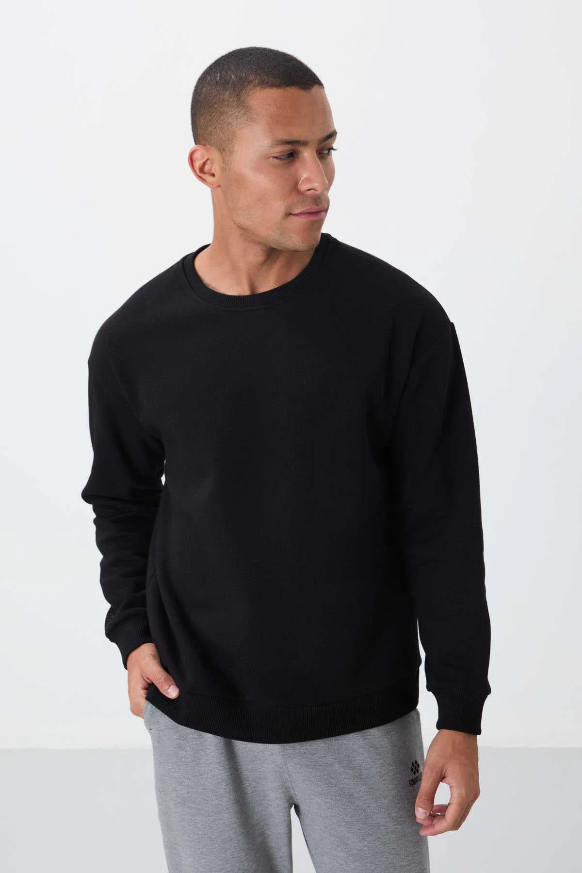 Tommylife Toptan O Yaka Rahat Kalıp Basic Erkek Sweatshirt 88418 Siyah - SİYAH