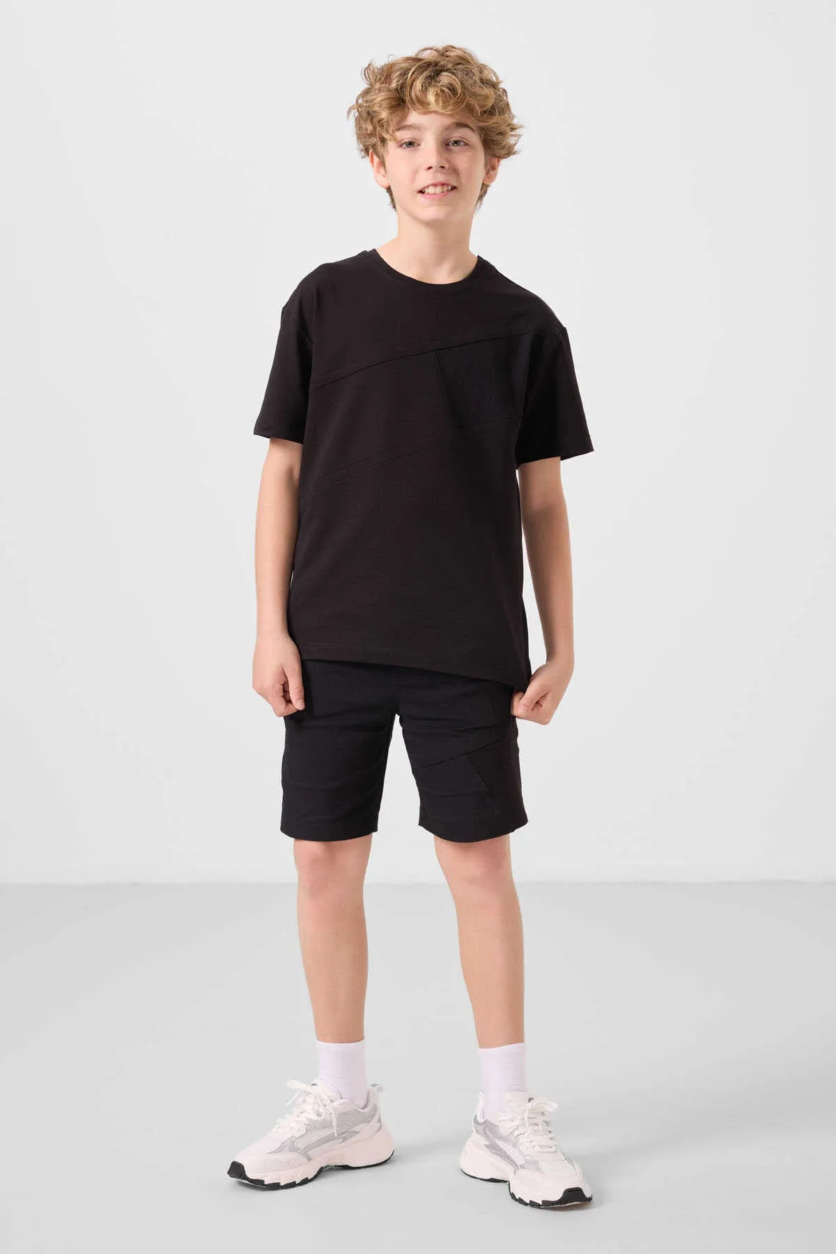 Tommylife Toptan Pamuklu Oversize Fit Dokuma Hafif Esnek Chino Erkek Çocuk Şort Takım 11275 Siyah - Siyah