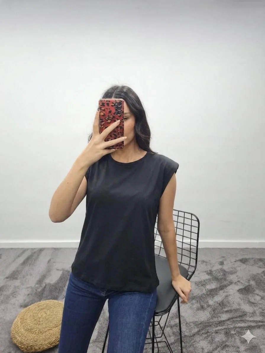 Vatkalı Bisiklet Yaka T-Shirt - Siyah