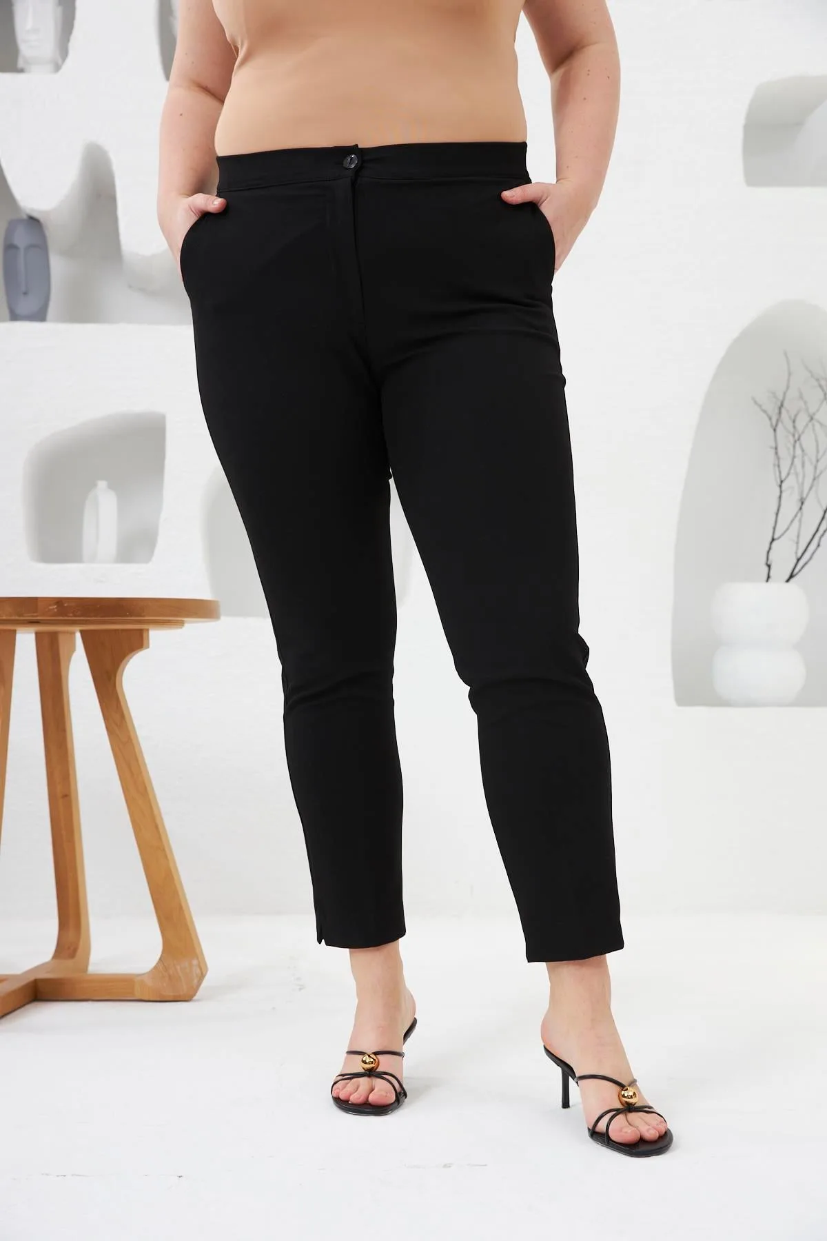 Bel Lastikli Paça Mini Yırtmaçlı Büyük Beden Siyah Kumaş Pantolon
