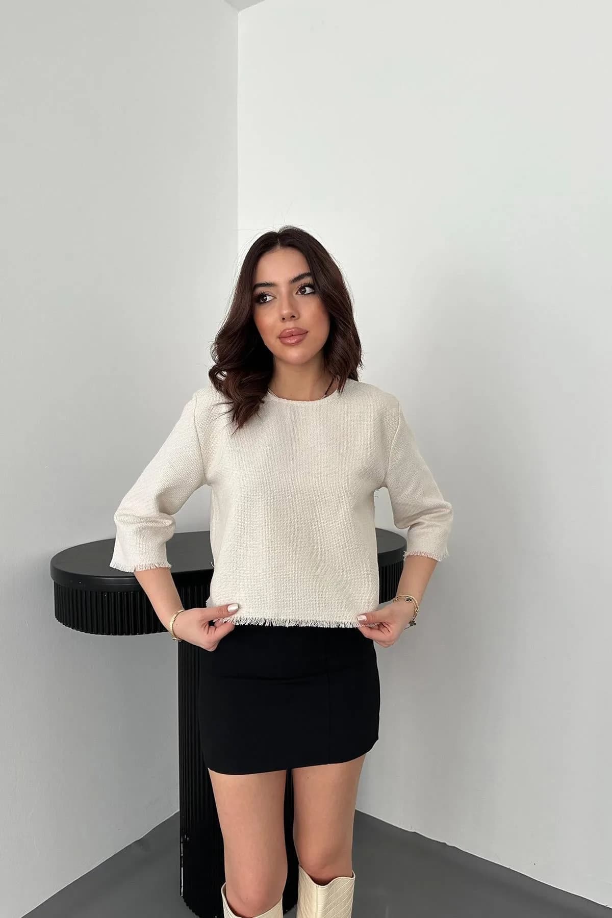 Beyaz Püskül Detaylı Bluz - Beyaz