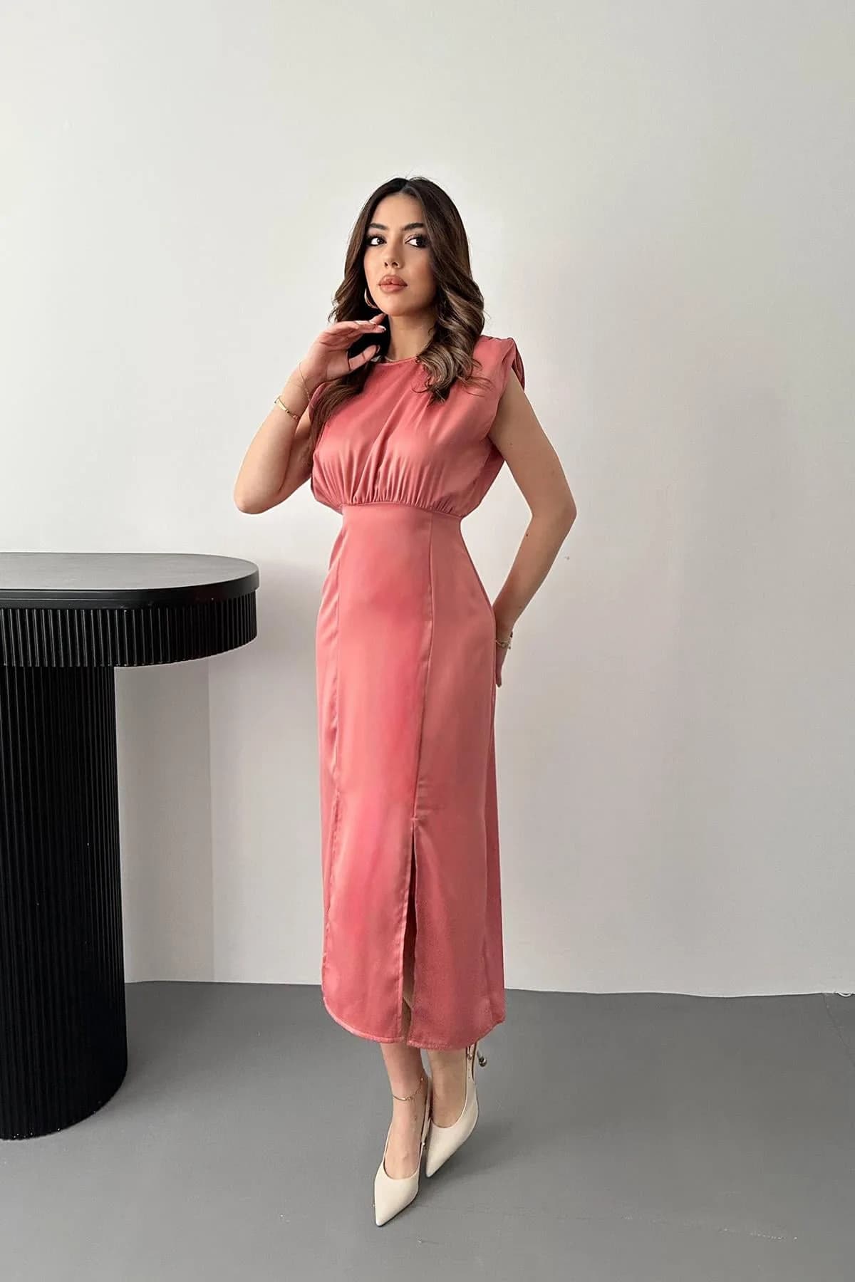 Pudra Eteği Yırtmaçlı Helen Elbise - Pudra
