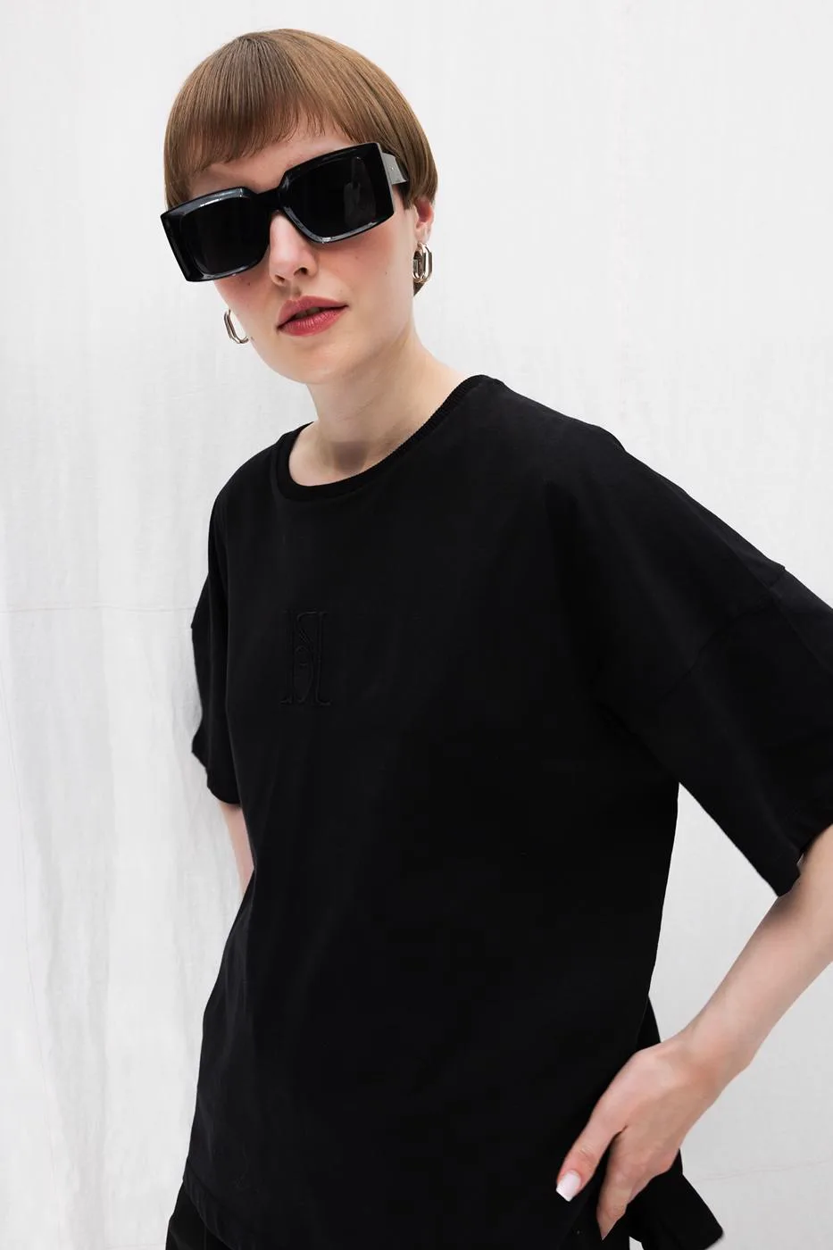 Embroidered Basic Tshirt - Black