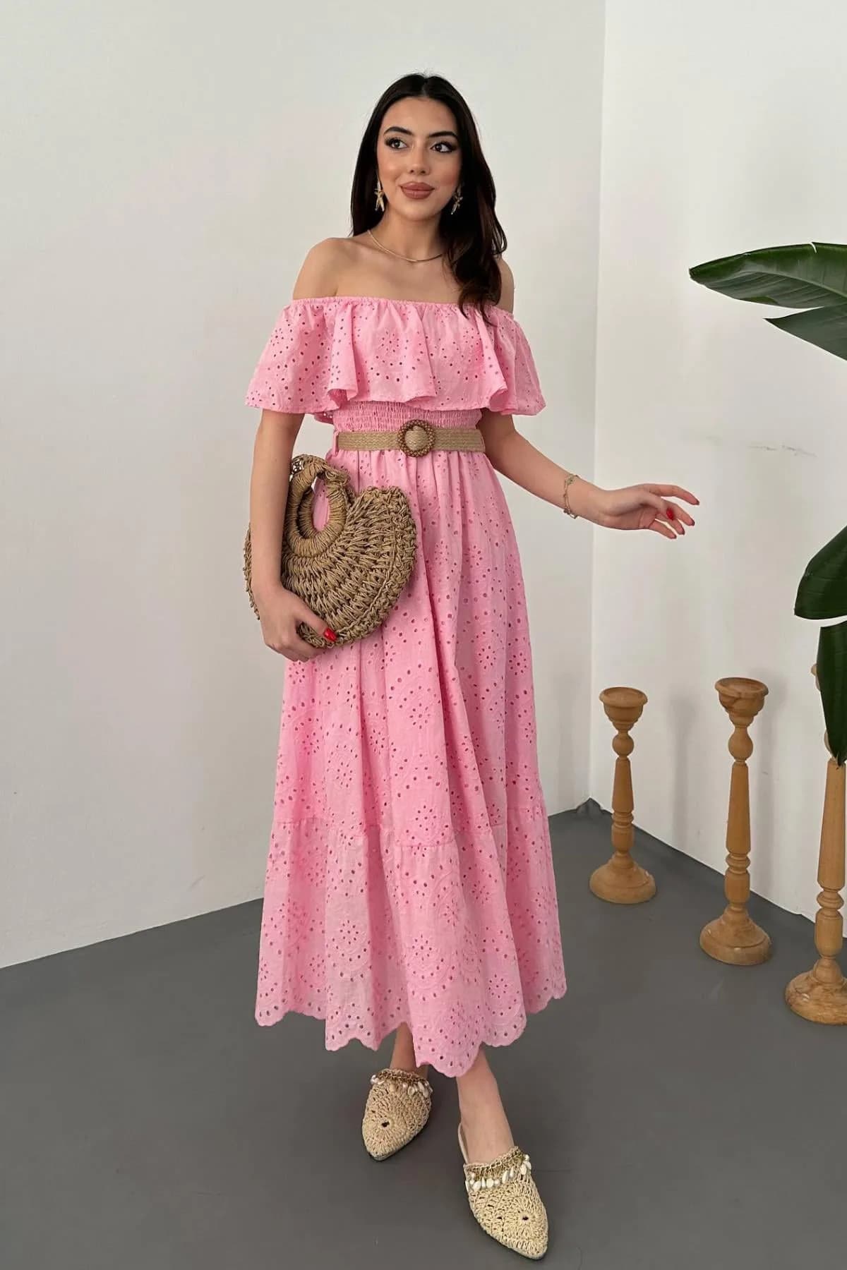 Pembe Omzu Lastikli Brode Elbise - Pembe