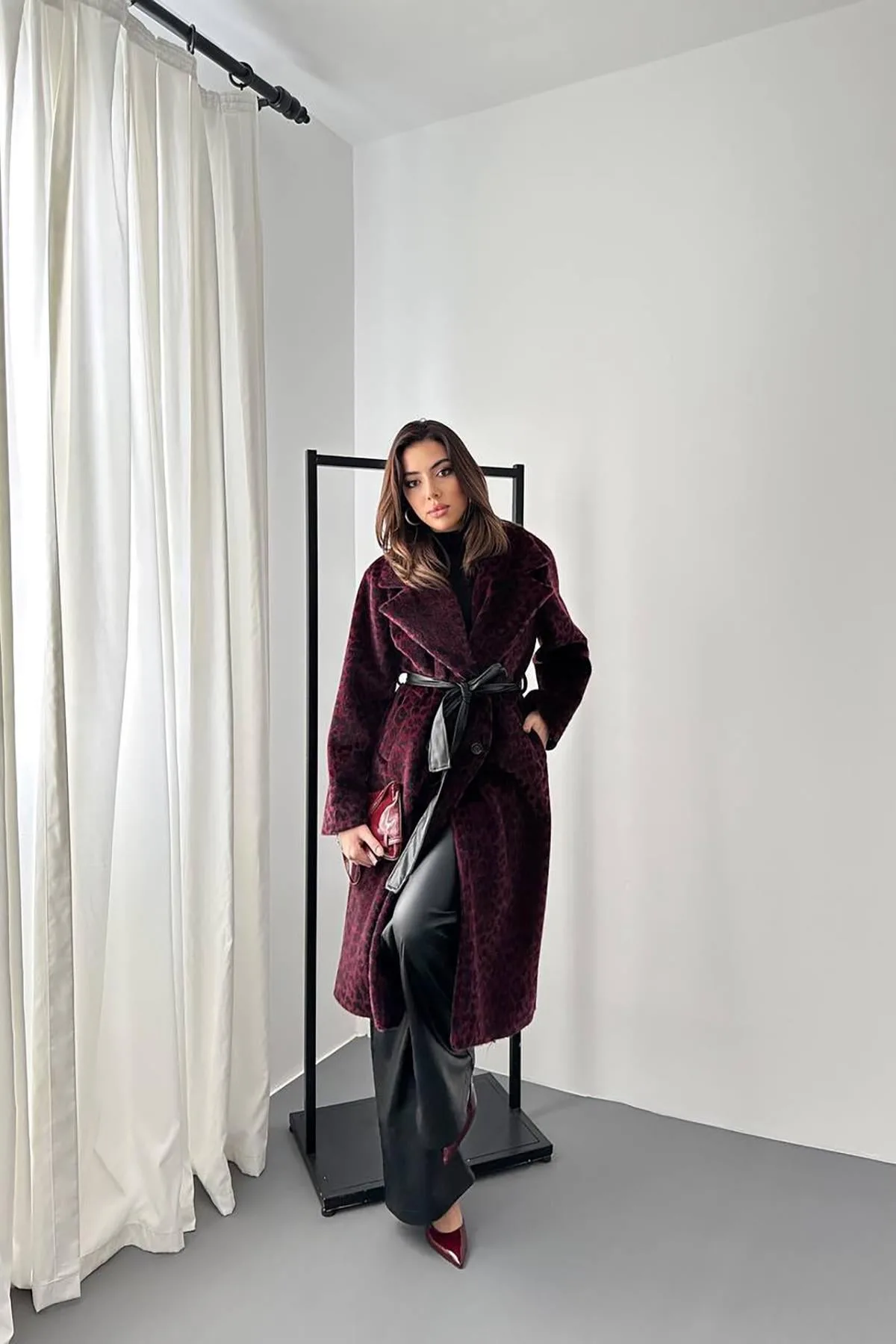 Bordo Deri Kuşak Garnili Kaban - Bordo