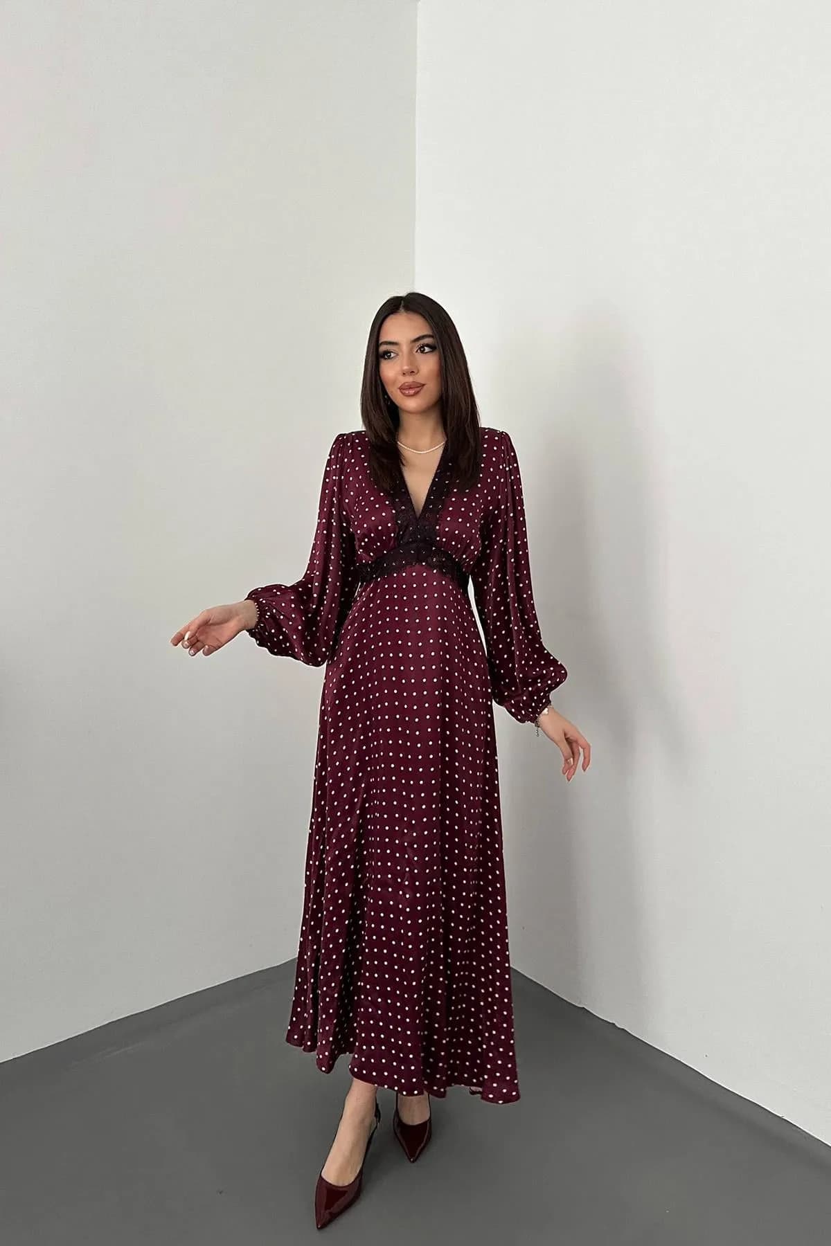 Bordo Saten Puantiyeli Dantel Detaylı Elbise - Bordo