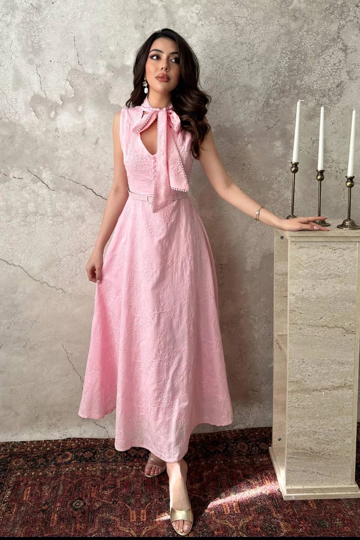 Pembe Brodeli Boynundan Bağlamalı Elbise - Pembe