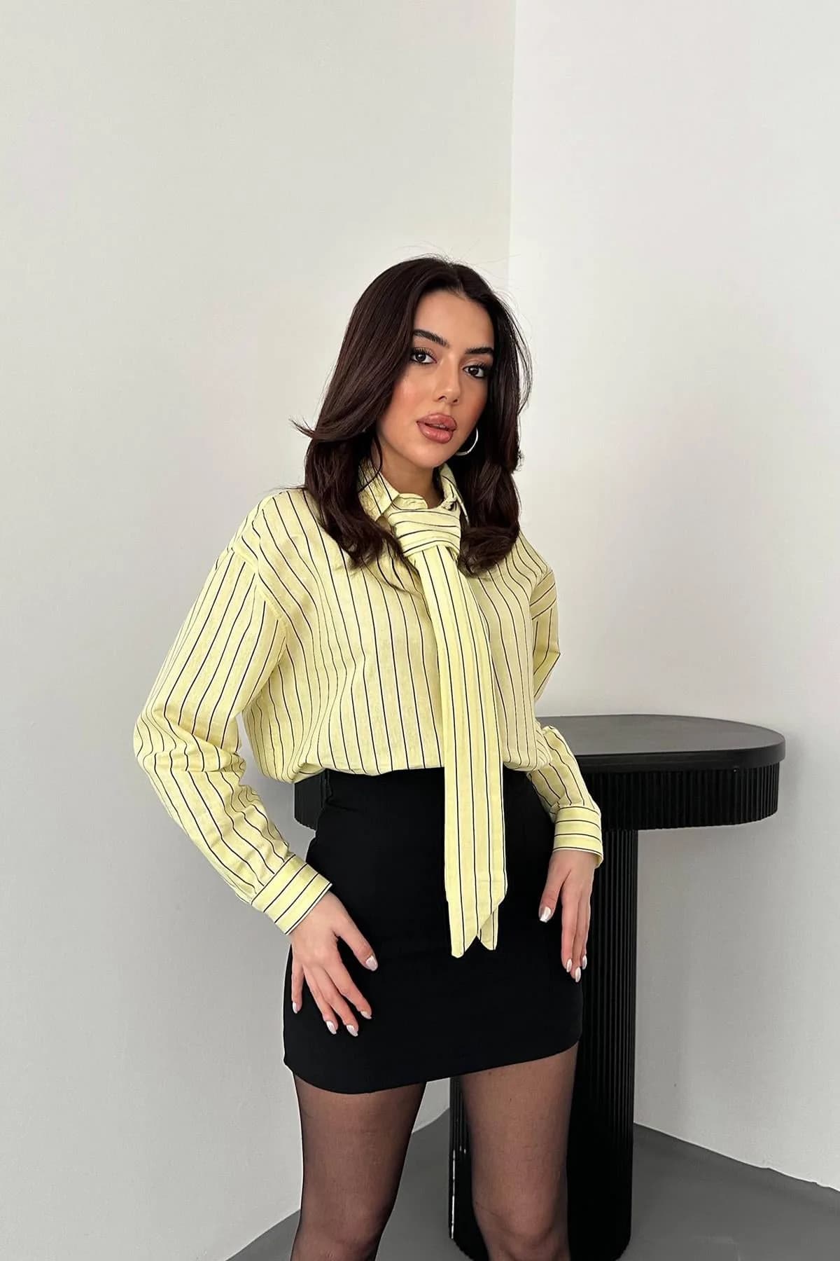 Sarı Boyundan Bağlamalı Çizgili Gömlek - Sarı