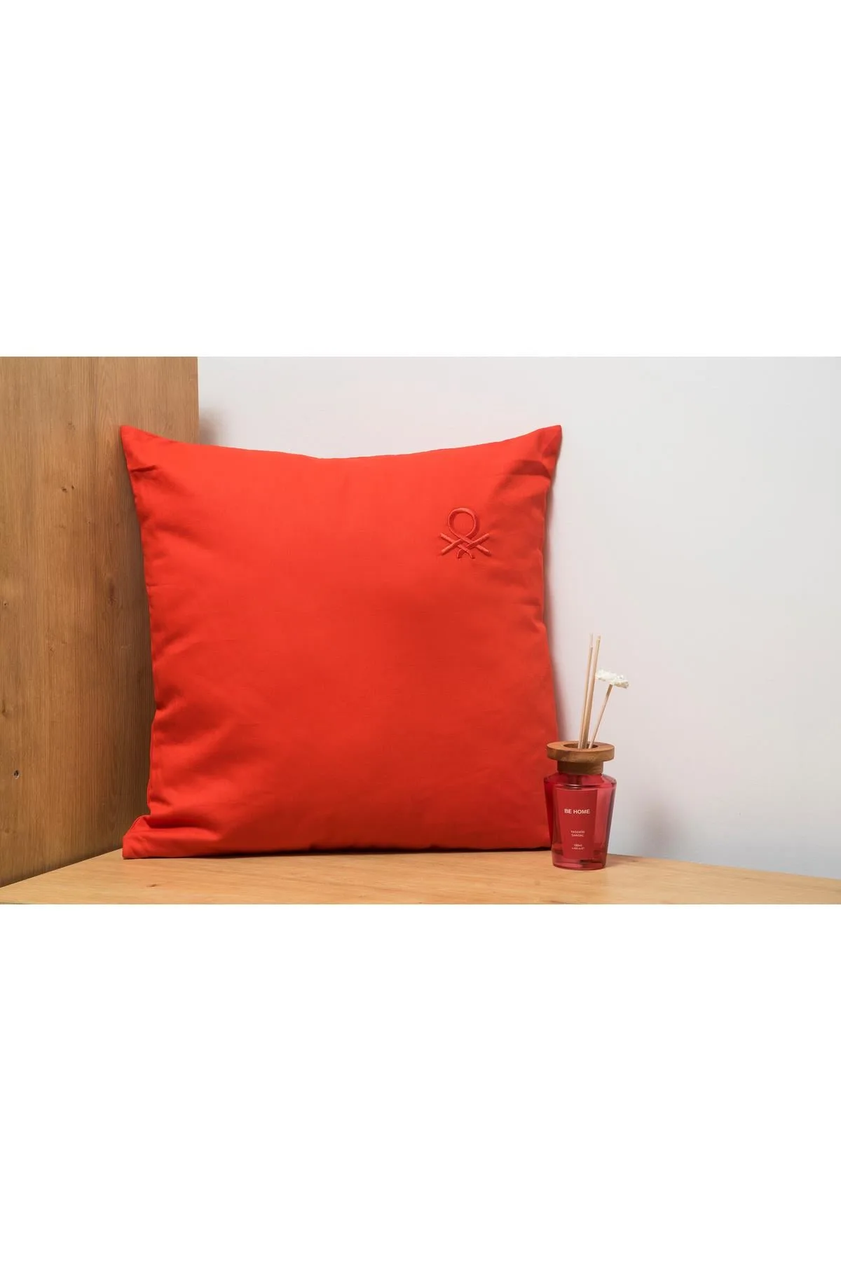 Benetton 100% Pamuk 45*45 Cm Düz Kırlent Dolu Kırmızı - KIRMIZI