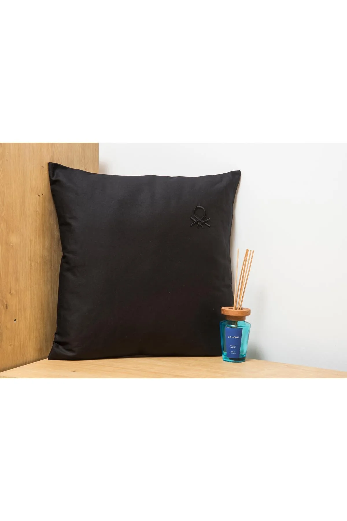 Benetton 100% Pamuk 45*45 Cm Düz Kırlent Dolu Siyah - SİYAH