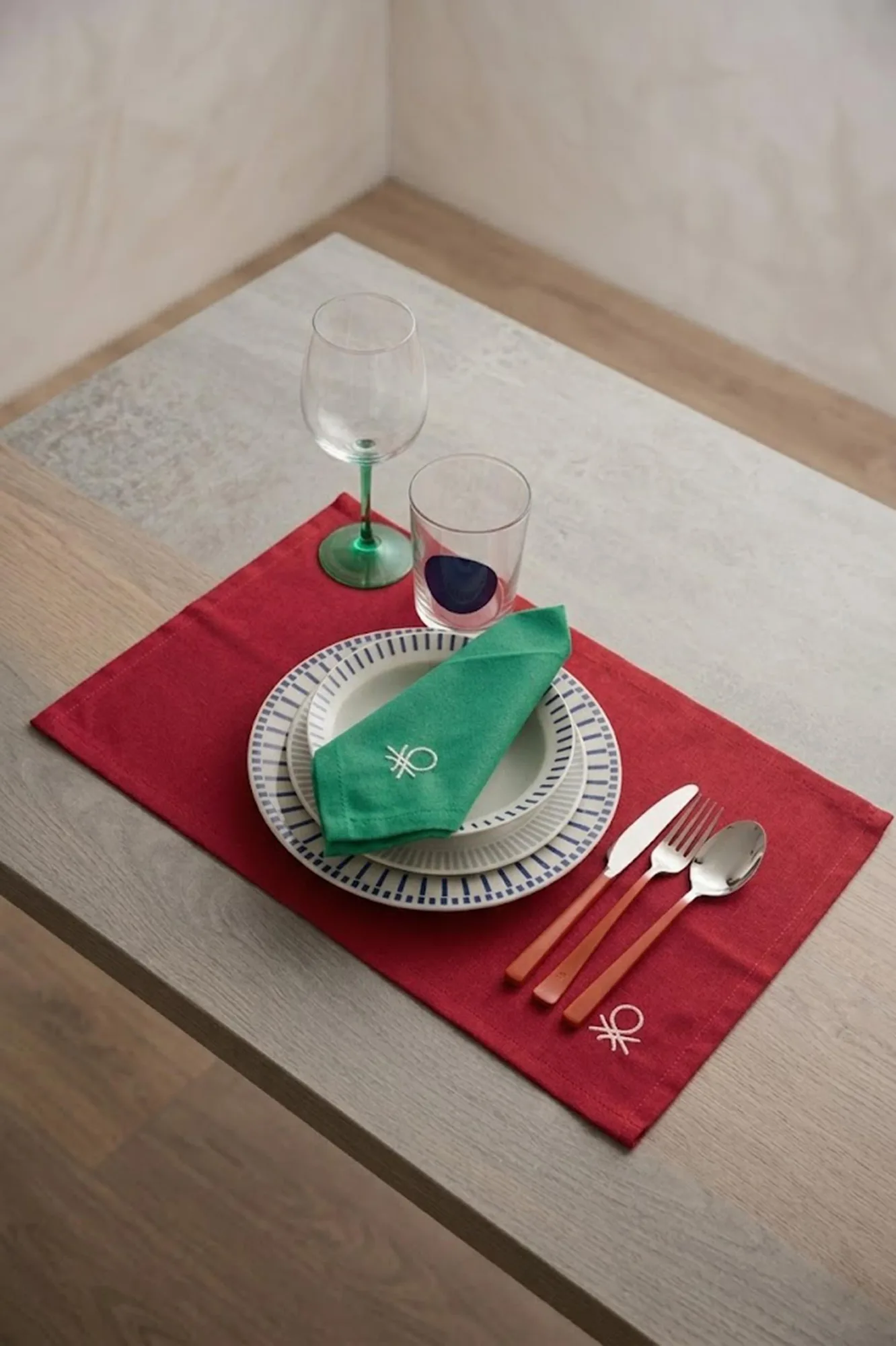 Be-28461-Rd Kırmızı Amerikan Servis Düz 4 Lü 33,50 Cm - KIRMIZI