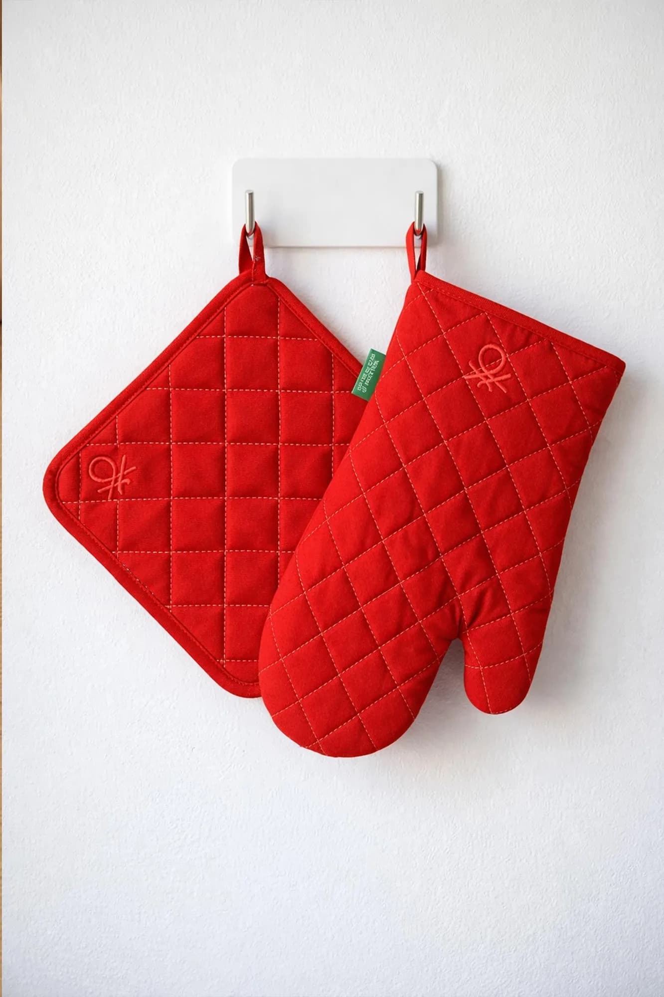 Be-28455-Rd %100 Pamuk Kırmızı Düz 17*30 Cm-20*20 Cm (Eldiven Ve Tutaç) Mutfak Seti - KIRMIZI