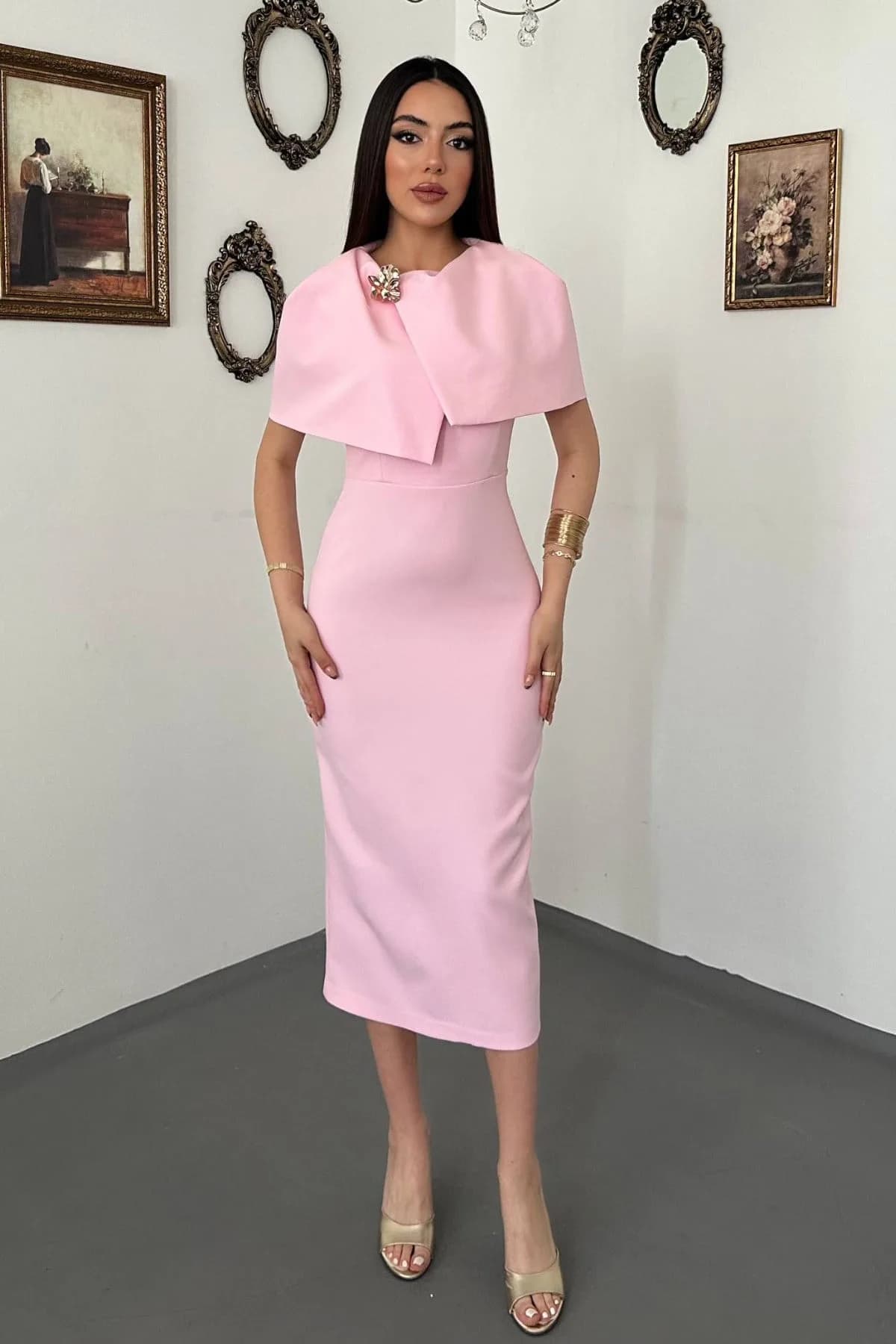Pembe Tek Tokalı Pelerinli Elbise - Pembe