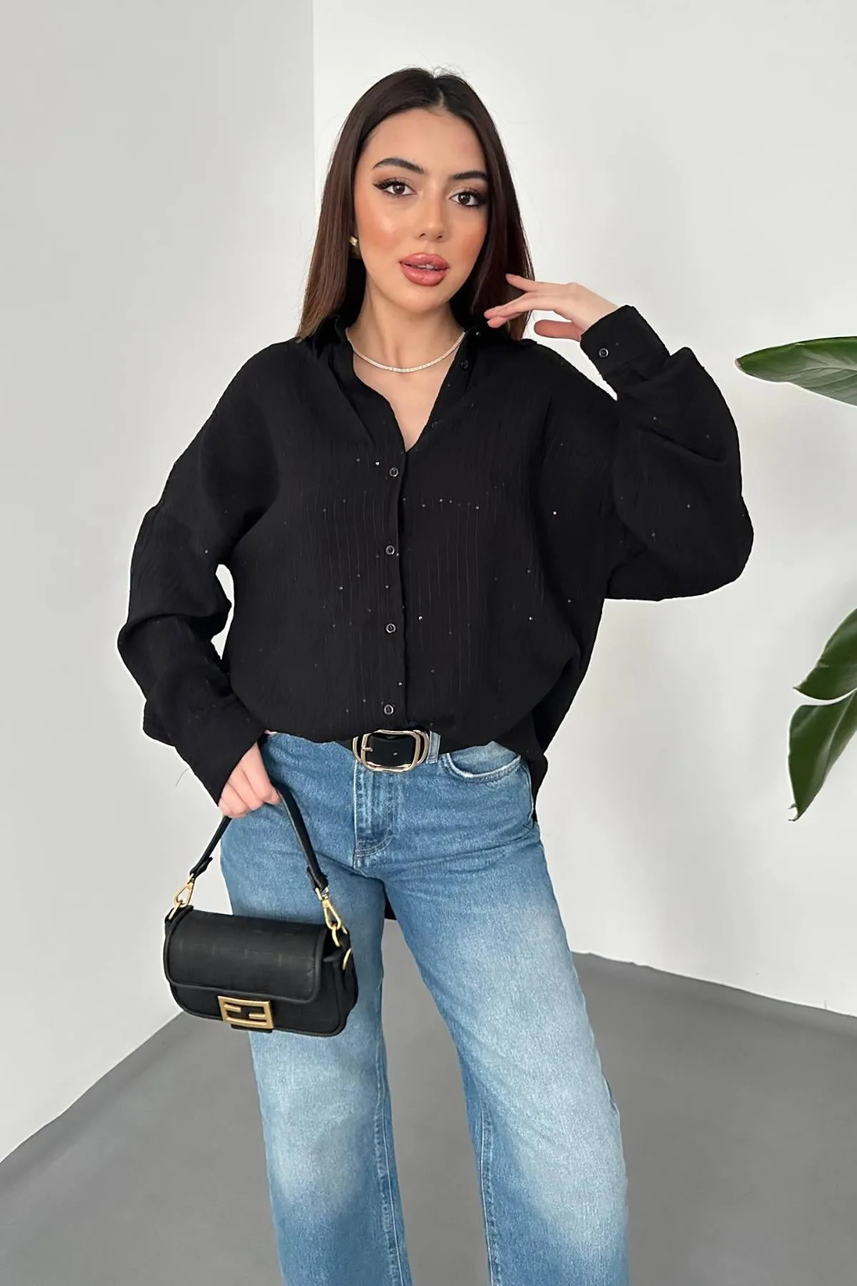 Siyah Nakışlı Oversize Gömlek - Siyah